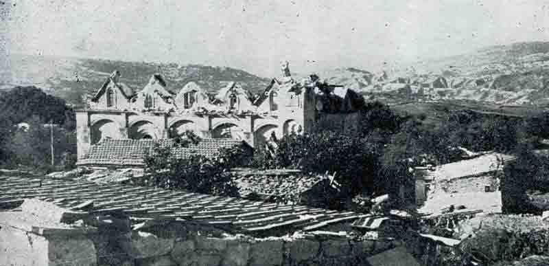 Blueyonetwo's tweet photo. #Paphos/Once upon a time/ Any idea what this building was? And is it still standing?/ #Baf/ Bir zamanlar/ Ortadaki buyuk binaya ne olugunu bilen var mi?/ #CyprusHeritage #KibrisKulturelMiras #OnePeopleOneCountry https://t.co/9OZjGr0PE9
