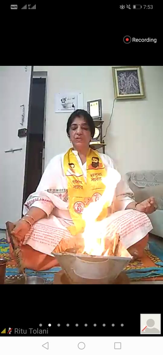 Jyotsnampys's tweet photo. #महिलापतंजलिमुंबई 
@Sadhvi_Devpriya 
@Kashmira_mpys 
@kashmiraom 
@Rashmi_mpys 
@VandanaKalyank2 
@Asha60869279 
@Nikita_mpys 
महिला पतंजलि योग समिति मुंबई द्वारा आयोजित " सहयोग शिक्षक प्रशिक्षण " शिविर के अंतर्गत आज सोलवें दिवस की झलकियां ,जिसमें चेंबूर जिला प्रभारी  द्वारा https://t.co/Dvxbx4mlzp