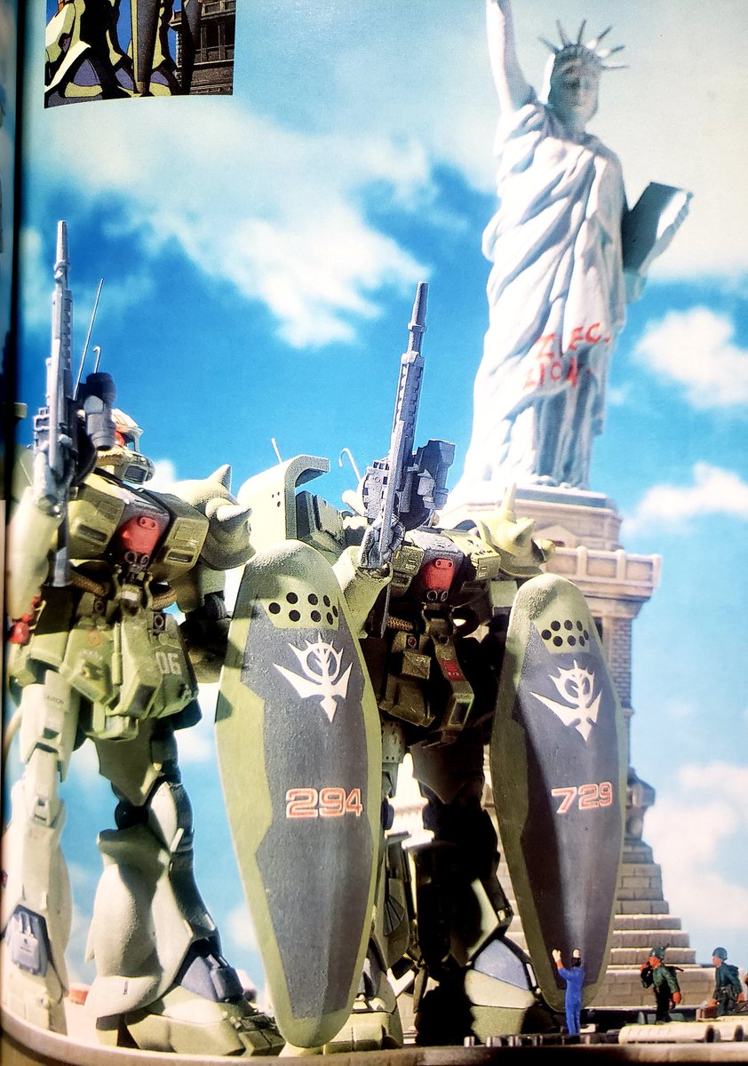 NAKAMIYA82's tweet photo. 今日のビークラブ・ザ・プラスチック

名本M.S.ERA0099のとある１ページをヒントに作られたジオラマ。
やはり旧リックドムⅡの出来の良さが光ってます✨
このジオニックシールド(オレ命名)、今後出るジオン系の機体にオマケで付けたら売れると思う！

#ビークラブ
#ジオラマ
#旧キット
#MSERA https://t.co/ZeMxbctKEz