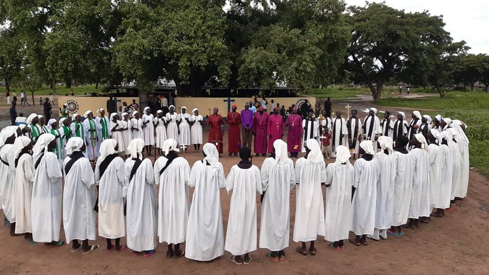 SsdChurch's tweet photo. During final funeral prayers for late Archbishop Daniel Deer Changurek.  The Primate of the Anglican Church of South Sudan, Most Rev. John Machar Thon visited Western province for final prayers. https://t.co/Z63qy2gYfF