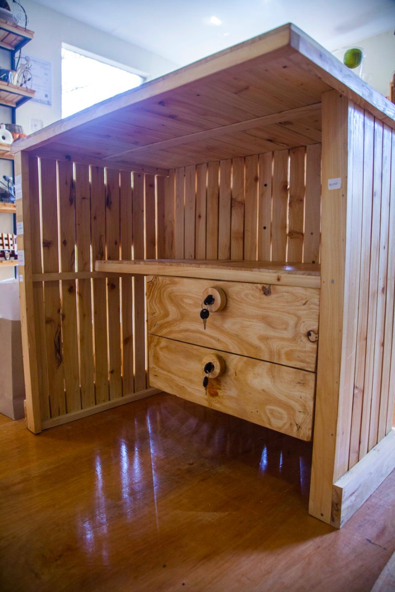 wilburnnjugunak's tweet photo. Hey #KOT . I create wooden storage solutions such as unique crates, shelves, toy-boxes etc. Support my hustle. Please RT. My next client could be on your TL. 
Mobile phone with rightwards arrow at left
 me on +254 721 452 984 #Tujengane @SokoNaKazi
 @johnnjenga https://t.co/77hSCTrOGU