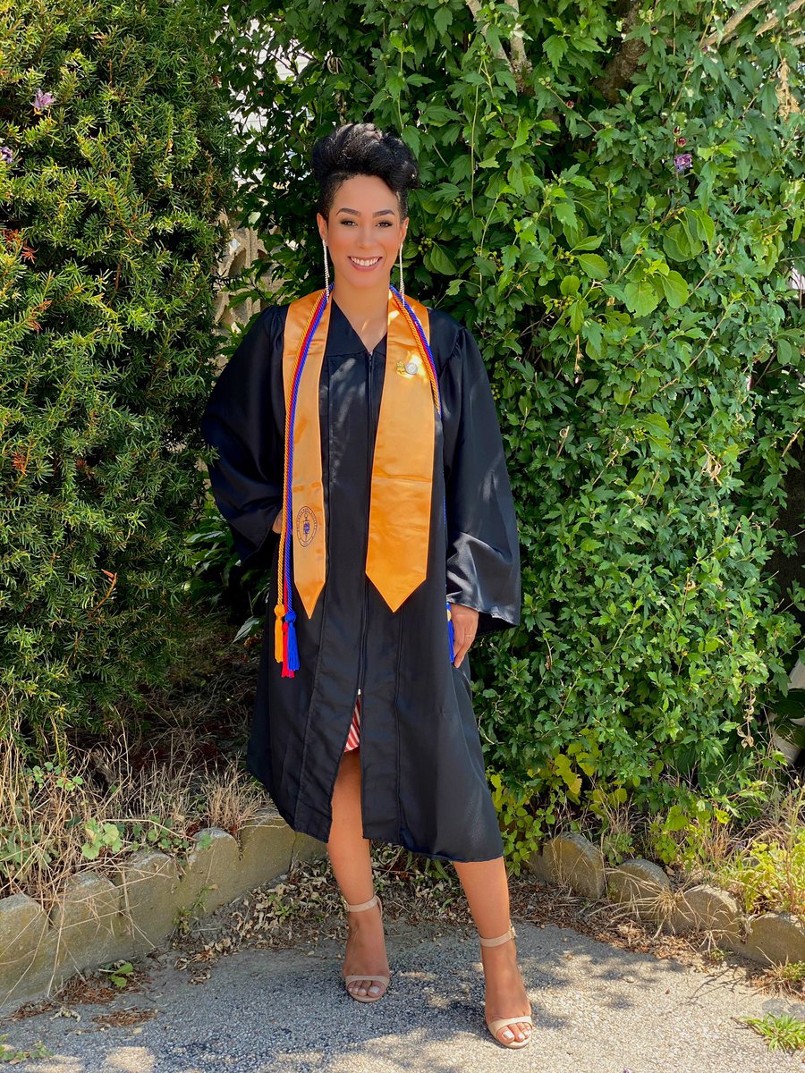 wutnadia's tweet photo. Dental Hygiene Graduate 🍾🦷🎓 https://t.co/LdoX0VI5Iz