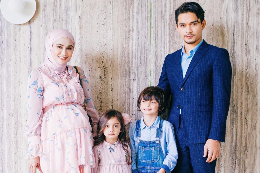 Bukan jenis yang aku artis aku nak amik class vvip , aku nak duduk depan sekali, aku nak personal caoching. Mereka ni mula dari bawah dengan join class yang ramai orng yang campur dengan orng biasa. Dan dorng pun duduk belakang je time tu.