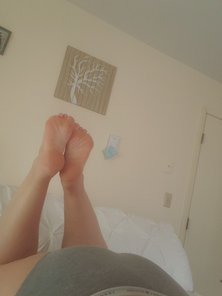 Thatarchtho1's tweet photo. Custom pics avail DM me. No nudes. No meet ups. Paypal only. #softsouls #feetseller #feetfettish #feetlover #lovemyfeet #sexyfeet https://t.co/6tCmXjlTX0