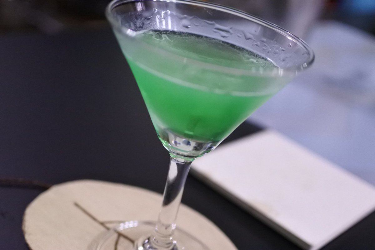 Yu瓜 على تويتر ジンとグリーンミントリキュールのカクテルだね サッパリしてるし鮮やかだし Yu瓜 على تويتر ジンとグリーンミントリキュールのカクテルだね サッパリしてるし鮮やかだし