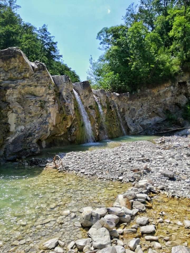 parmawelcomeoff's tweet photo. Buona domenica da #ParmacityofGastronomy e #parmawelcome
Ci piace condividere i luoghi del cuore del nostro territorio, come la #ValCeno e queste magnifiche cascatelle sul torrente Pessola.
#doveandare #cosavedere #alfresco https://t.co/yJA07bz99P