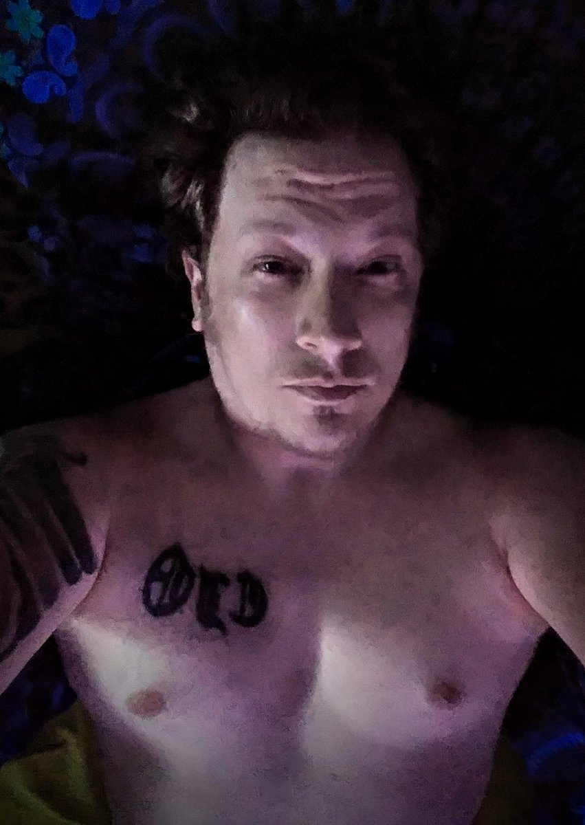 StonedDropBear's tweet photo. Back to bed for this Kwola. Woke up for a wake &amp; bake only a few hours after falling asleep. Enjoy your Sunday morning you beautiful stoners. 🐨💚

#IAmGDC https://t.co/jb7v09tEBJ