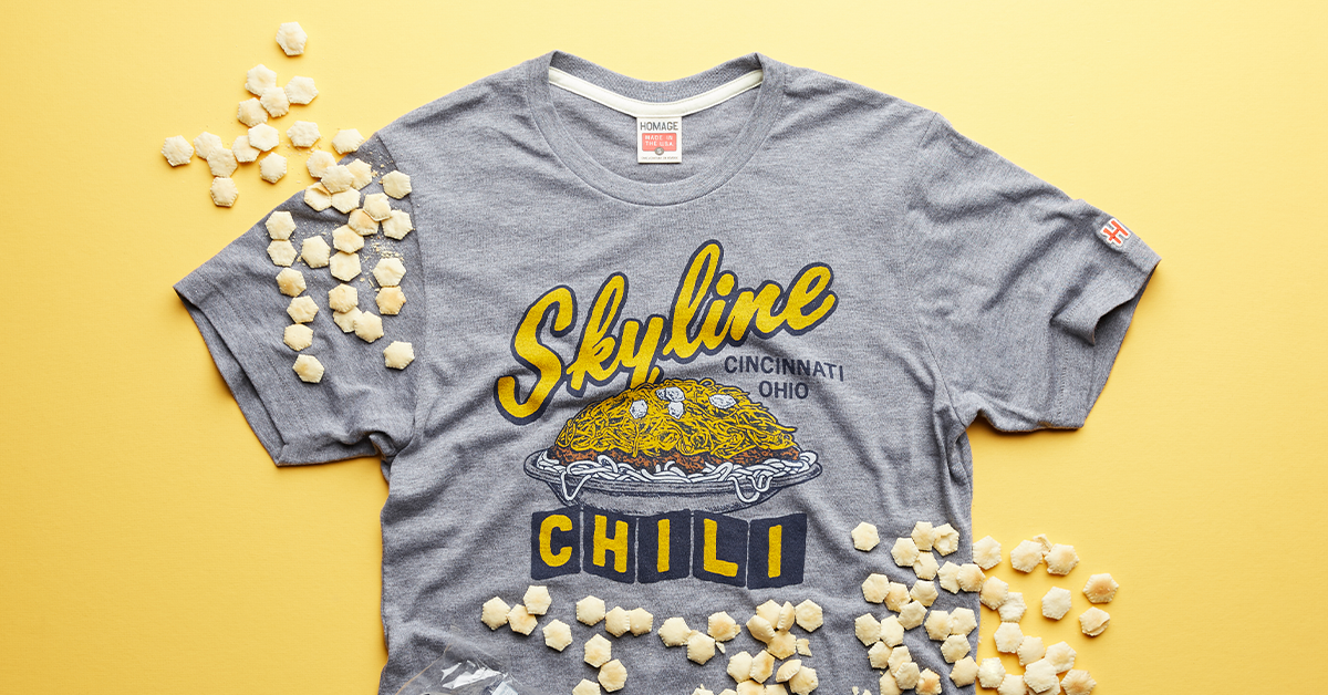 HOMAGE's tweet photo. Kick off your #NationalChiliDogDay celebration and RT for a chance to win a $25 @Skyline_Chili giftcard + a FREE tee. Winner chosen at random tomorrow AM.

https://t.co/v8pHGQwXcB https://t.co/kfx4VSDGMF