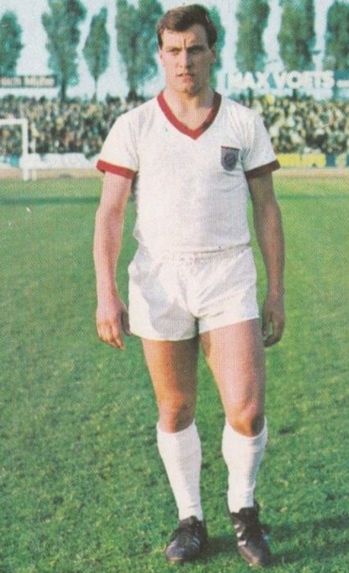 He signed for Bayern in 1966. The 1966/67 season was his first year with the team. The midfielder was a key player for the Bavarians scoring 7 goals in 20 Bundesliga games and being the hard working #6 Bayern needed in front of its back 4.