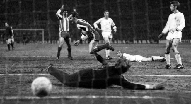 The 1969/70 season was one of Roth's best. Under Zebec and later Udo Lattek he scored 10 league goals and registered (although they are not officially counted) 7 assists in 31 games. He also scored his 1st European Cup goal against ASSE.