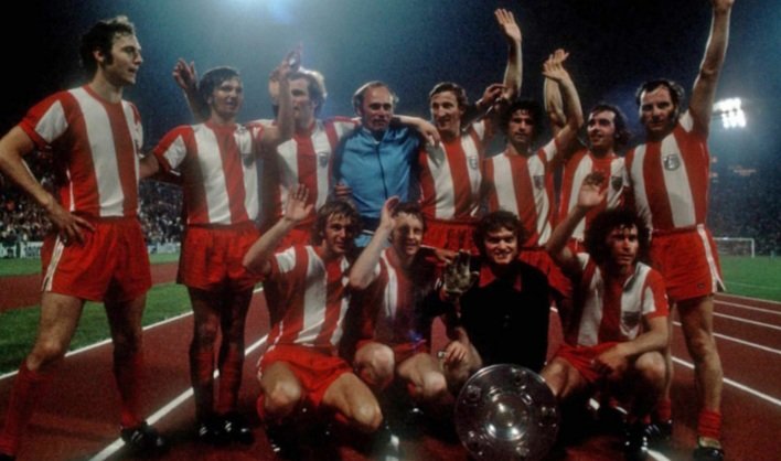 The 1971/72 season was even better. Bayern with players like Beckenbauer, Müller, Maier, Hoeneß, Roth and Breitner and coached by Udo Lattek won the Bundesliga. Roth helped, scoring 12 goals in 32 Bundesliga games.