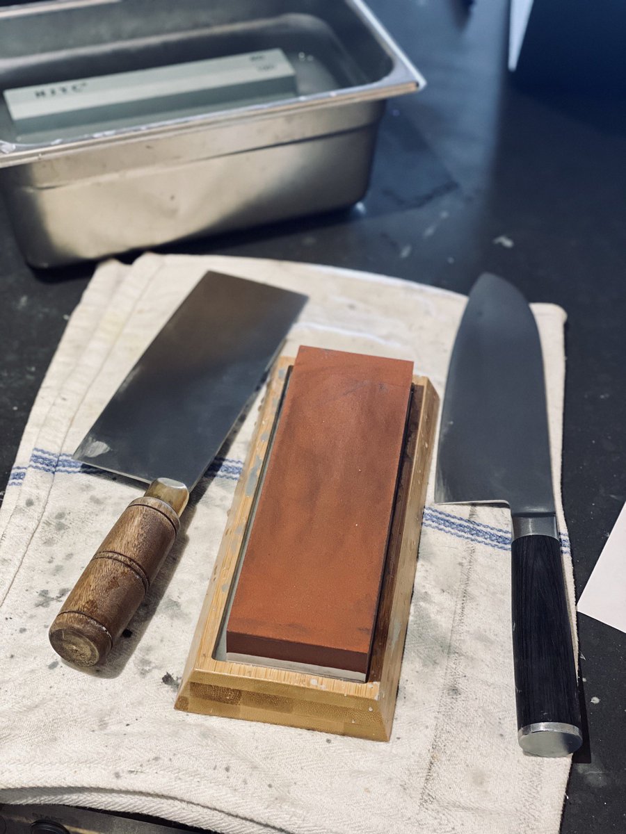 nlliang's tweet photo. @ReidRavin @Dr_Bowser @DanHan @BruceTjadenMD @DejahJudelson @jmills1955 @VouyoukaAgeliki When not cutting, do some sharpening! #withascalpel #closeenough https://t.co/396Yzldxs5