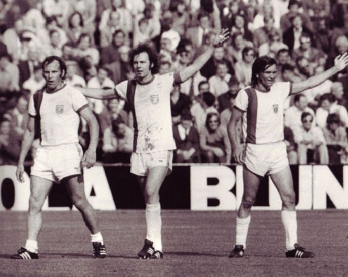 The season after that Bayern's league form dropped. Udo Lattek left in the middle of the season. New coach Dettmar Cramer guided the team to a 10th place finish. They did however reach the European Cup final.