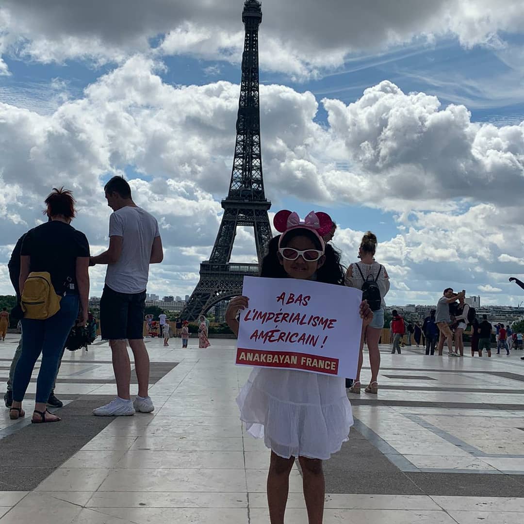 AnakbayanEuropa's tweet photo. LOOK: In lieu of the 4th SONA, Anakbayan-France held a protest in front of the Eiffel tower to condemn the killings of the US-Duterte regime and to call on international support against the ATA.

#JunkTerrorBill
#OustDuterte
#IPBKIbagsak https://t.co/ILOZZ9SoQN