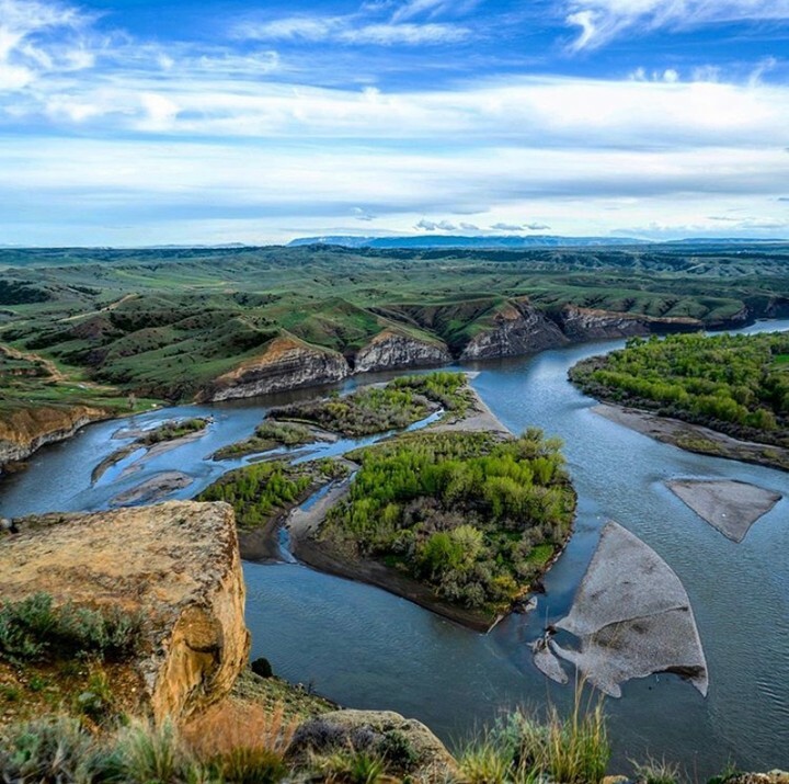 visitsemontana's tweet photo. Moment of reflection high above the waters. 

📸: @drobinson_mt

As you explore Montana, please remember to know before you go and follow local guidelines, stay home if you’re sick and remember some services may be limited. 

#SoutheastMontana #OutHer… https://t.co/90MtXYiLwi https://t.co/2HOFM0i5CQ