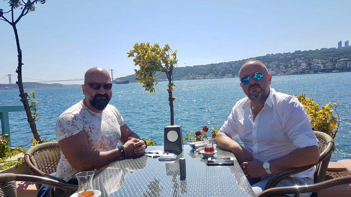 S.a. arkadaşlar.  Manevî duygularımın şarja ihtiyacı olduğunu hissettiğim an soluğu Fatih Candar Can abimin yanında aldım...

  İyi ki varsın Fatih abim :)