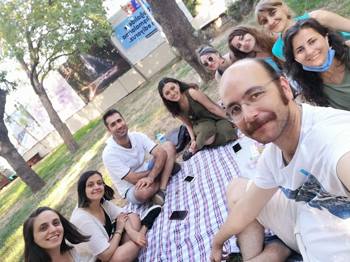 dayanismaci_mim's tweet photo. Aylar sonra ilk yüzyüze buluşma elbette açık havadaydı ☺️ #mdth #mimar #dayanisma https://t.co/FceMT8dPk7