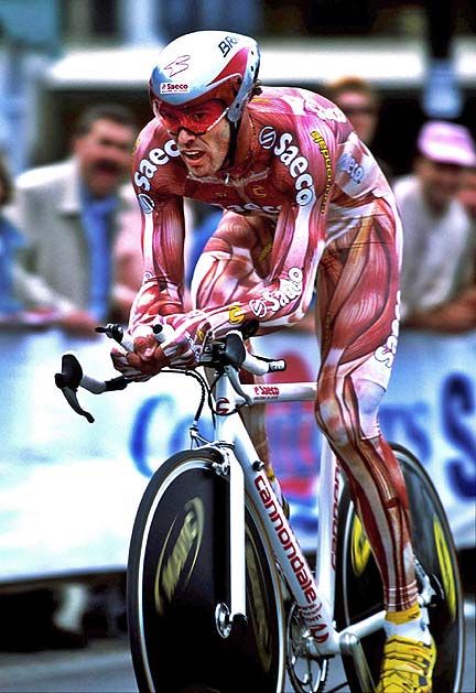 I open a thread of weird things of the 2000s cycling that we thought were totally fine.The most obvious yet still most unbelievable one, Mario Cipollini crazy skinsuits