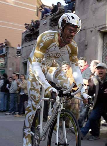 I open a thread of weird things of the 2000s cycling that we thought were totally fine.The most obvious yet still most unbelievable one, Mario Cipollini crazy skinsuits