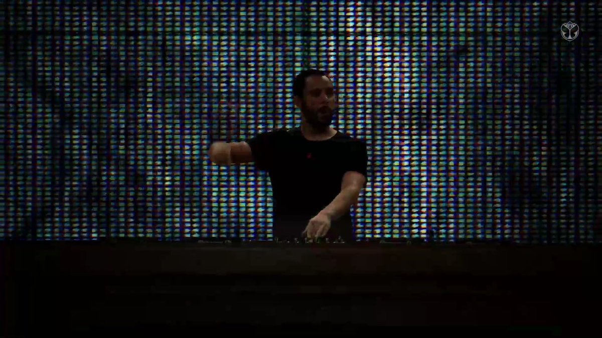 MXTomorrowWorld's tweet photo. The Wall Stage en #Tomorrowland Around The World con WildStylez puro Hardstyle del bueno!! 🔥🔥🔥😎 https://t.co/EuqPWuCmc1
