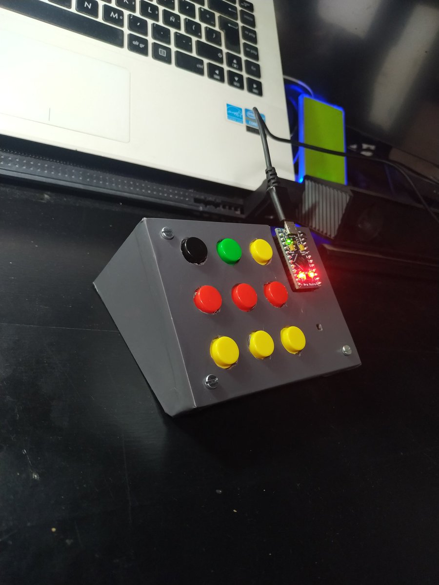 alano_retana's tweet photo. Hace unas semanas @XVI_LoLz me pidió un stream deck, hoy puedo decir que he finalizado el proyecto #macrokeyboard #streamdeck #DIY https://t.co/kHAcgys5ig