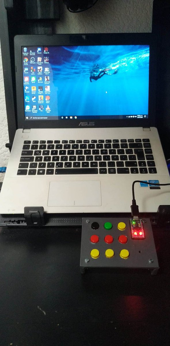 alano_retana's tweet photo. Hace unas semanas @XVI_LoLz me pidió un stream deck, hoy puedo decir que he finalizado el proyecto #macrokeyboard #streamdeck #DIY https://t.co/kHAcgys5ig