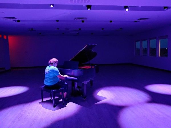 UntamedProds's tweet photo. Our lights are up!✨ We cant wait to host your next event  here. 😍
Right now the halls are ringing with beautiful music.  🎶
What song are you going to play on our beautiful Yamaha piano?

#event #eventhall #abq #albuquerque #riorancho #corrales #505 #burque https://t.co/KT0WSJVjza