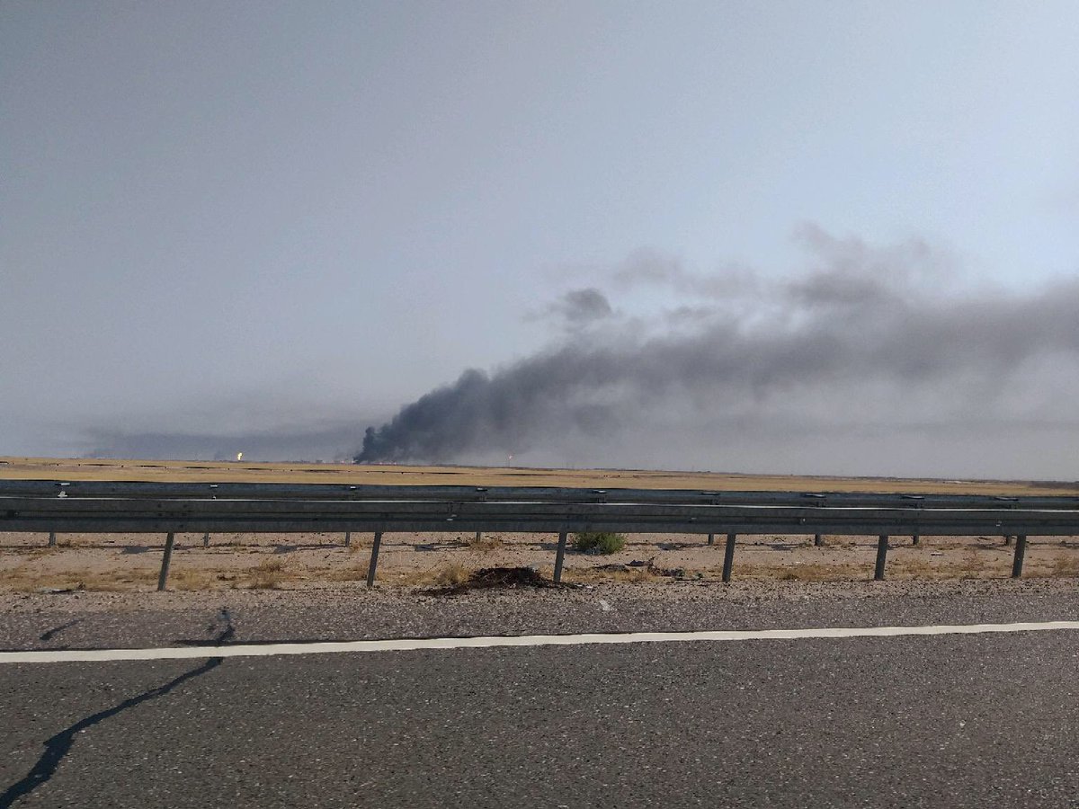 بيئياً، احنا حرفياً مدمريها للمنظومة البيئية من كل النواحي-الزبالة تارسة الشارع وصايرة اكثر من البشر-اغطية خضرية معدومة-عوادم السيارات والمولدات الموجودة بكل راس شارع-حوارق الزبالة-صح مصانعنا قليلة بس الي مشتغله منها هسه ماكو اي رقابة بيئية عليها ومخلفاتها بالهوه او المي