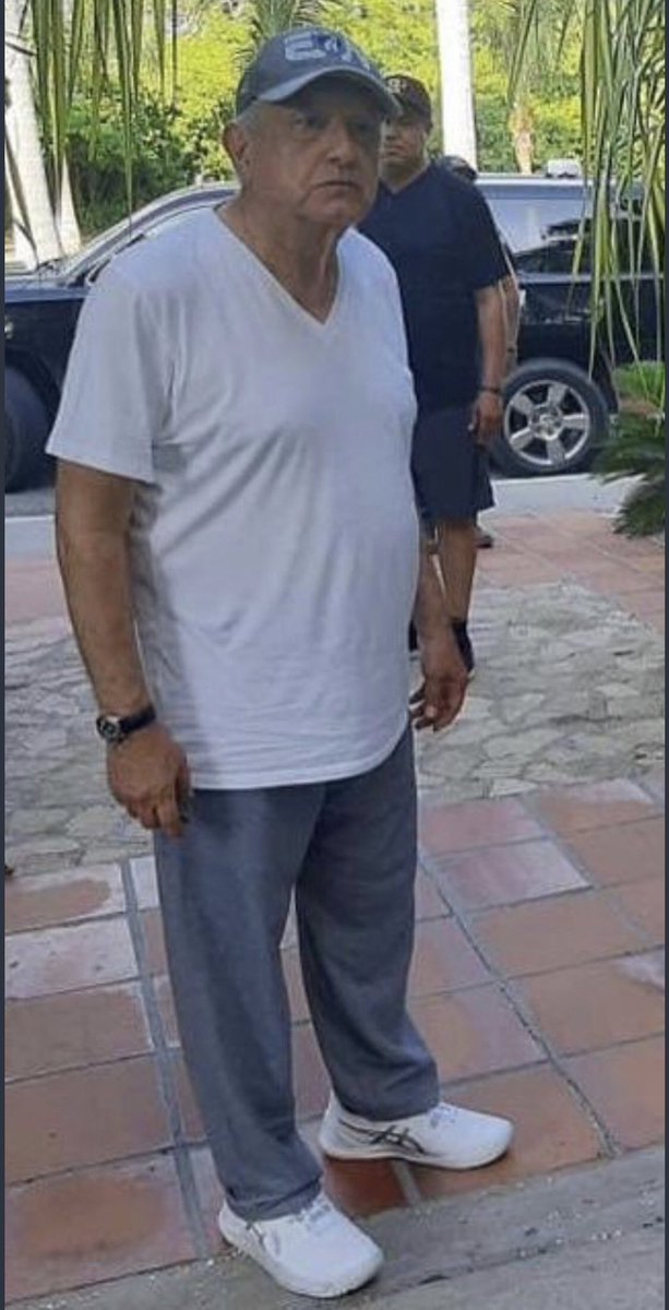 acastagne's tweet photo. Les presento al Presidente de México 🇲🇽 👇 https://t.co/wuTe6mWZhi