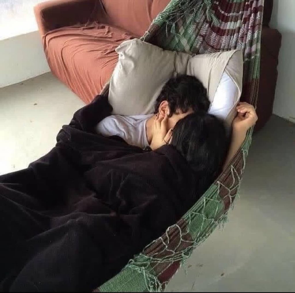 zebiii's tweet photo. This could be us but  hamry ghar iss colour ka sofa nhi hai .. https://t.co/VHd0i9B46V
