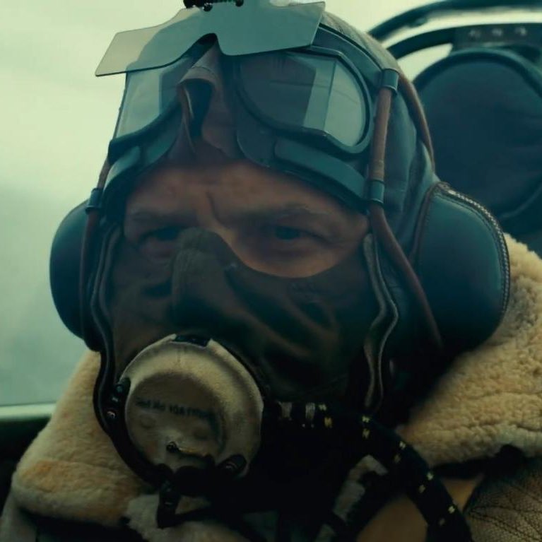 TomHardyDaily's tweet photo. King of wearing masks 🤫 https://t.co/5ayoHa67R8