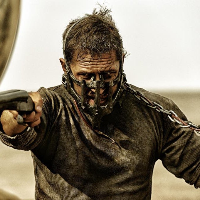 TomHardyDaily's tweet photo. King of wearing masks 🤫 https://t.co/5ayoHa67R8