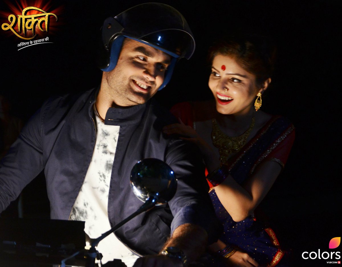manishadmg12's tweet photo. felt the same excitement,I always have seeing him on my screen. Same happiness, the proud feeling seeing him working hard, the hype of him getting good comments &amp; appraisal. Getting to see his life &amp; above all seeing him giving is all heart. I don't know i just love this man. I'm https://t.co/I1clEbrbZf