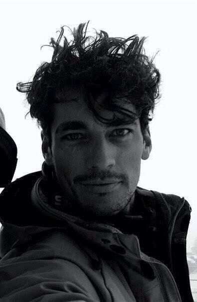 StarkSalsus's tweet photo. A #StarkSunday selfie expressly for @Chef4WhipHand, who's ๐ฅ๐ฆ๐ง๐ช๐ฏ๐ช๐ต๐ฆ๐ญ๐บ got a thing about my increasingly wild hair.
(Consider this my attempt at solidarity with all the folks who haven't been able to get a cut in four months. โ๏ธ๐) https://t.co/BJEfig7Gwv
