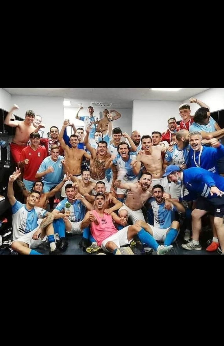 sdopino's tweet photo. Felicitamos aos veciños da S.D. Compostela polo seu meritorio e ansiado ascenso á Segunda B, estamos moi contentos de que teñamos outro representante galego na categoría de bronce do futbol español. Noraboa a xogadores, corpo técnico, directiva e afeccionados! https://t.co/Ge8J0ALBgO
