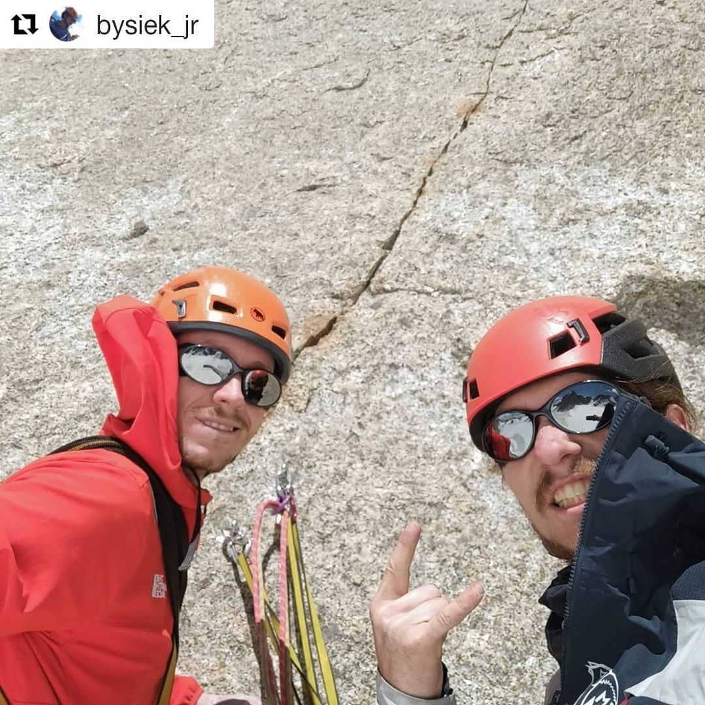 wyrypy's tweet photo. Takie tam, sukcesy
#dzielnialpinisci

#Repost @bysiek_jr
・・・
I cyk, 7a+ w Chamonix pocisniete! "Tabou" padło pod pazurami chill teamu -- @mikolaj.dzieciolowski i mnie ;)

Muszę przyznać tak idealnej skały nie widziałem NIGDZIE.

#alps #chamonix #climbing #climber #mountains … https://t.co/CUrYr1J1Sb