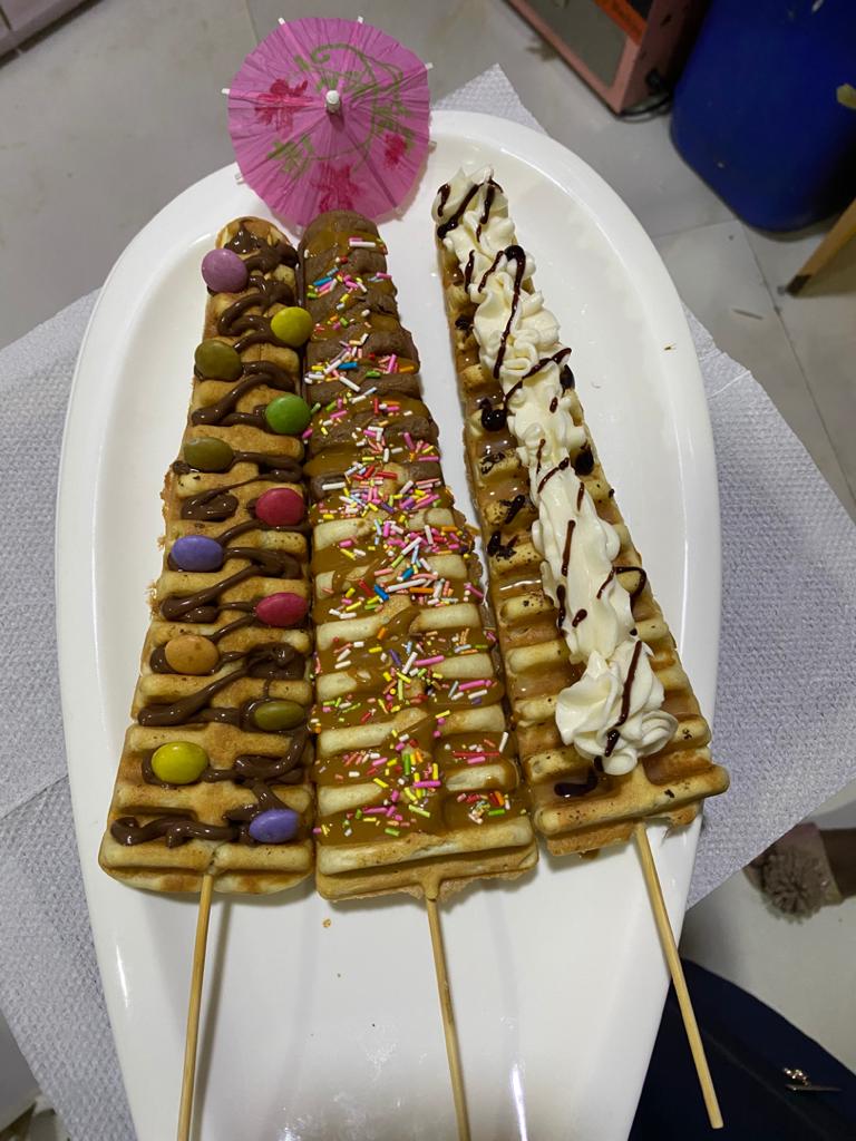 Smartkids_KD's tweet photo. Smartkids Chicken Suya or Smartkids Waffle Lolly?

😋 😋

#smartkids #Icecream #Pancakes #waffles #Pizza #Burger #Milkshakes #Mocktails #Desserts #Yummy #FrozenYogurt #chickenwings #wafflelollies #kadunalanguageclass https://t.co/2CeQPIiAPx