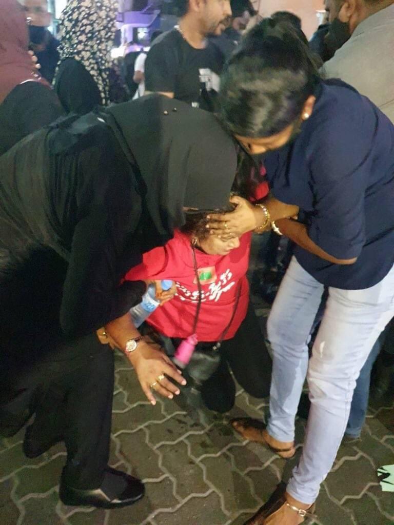 AdamNaseerMoha8's tweet photo. Protestors are calling for the resignation of President Ibrahim Mohamed Solih with many voicing against the rampant nepotism and corruption within the government. #MaldivesProtest https://t.co/aE5TWrH6R9