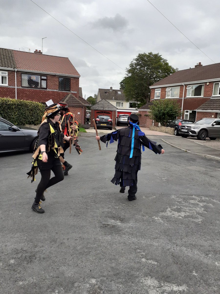 TattersAndTails's tweet photo. We have managed to bring more people from their homes to watch us dance and play with the @CoddywompleUK #streetdancing #tattersandtails #brokenboots #melodeon https://t.co/yVXtJDfllK