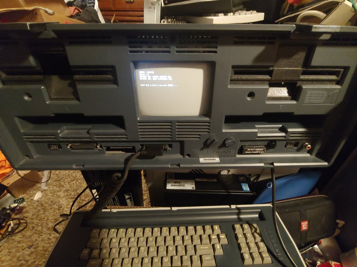 Noodlessey's tweet photo. Sooo, I bought an osborne 1. And it works! #osborne #Luggable https://t.co/QbPnQXe9hF