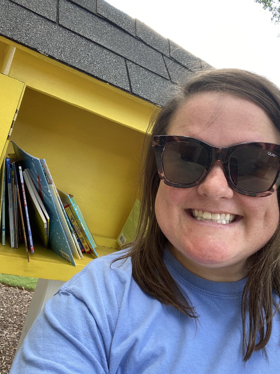 MeganSBush's tweet photo. Took some of our books down to Summerfield Park for Lia’s Library and saw one of our @HHEBees Leaders!!!! #beeslead #hhe #kisnerfoundation #dollargeneral https://t.co/rOYTCNwWqo