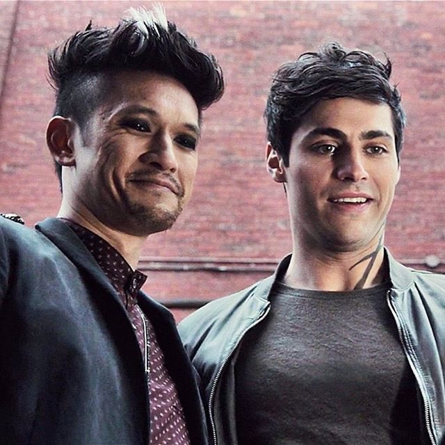 BaneRosie's tweet photo. @AlecLight10e @MagnusBane_3 my parents with me always so fun to use magic around without Magnus knowing but he will maybe found out somehow and Alec he doesn’t know but I went on a mission alone again ♥️ https://t.co/zCOBIJOEf6