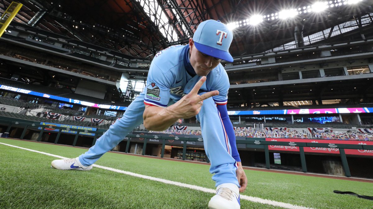 Rangers's tweet photo. Sunday best. https://t.co/hW9JJx93vq