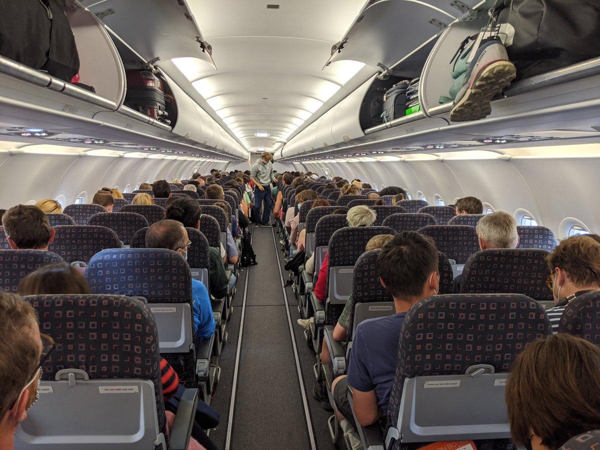 MsBearsen's tweet photo. #SocialDistancing @easyJet style. Let's spread the virus, shall we!? https://t.co/UWQpVWuCQu