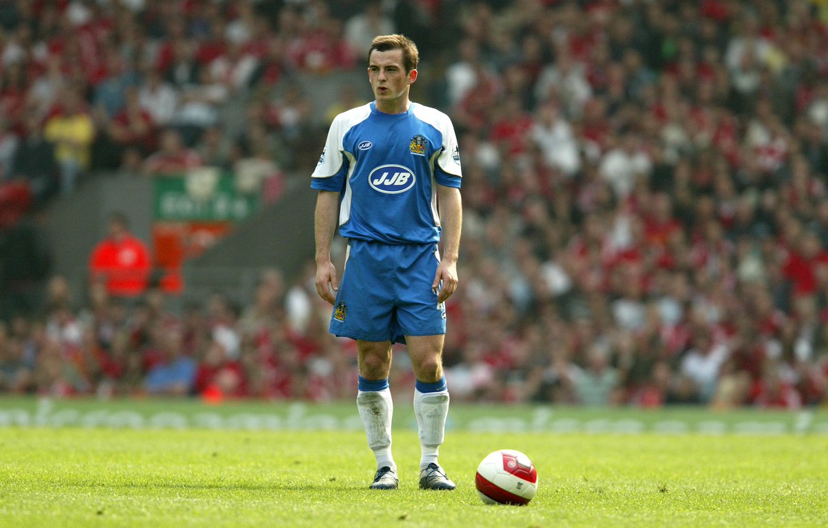 LaticsOfficial's tweet photo. 👏 Our very best wishes to Leighton Baines on a first class career!

💙 Good luck to our former left back for the future!

#wafc 🔵⚪️💚 https://t.co/gd5vqIQf1U