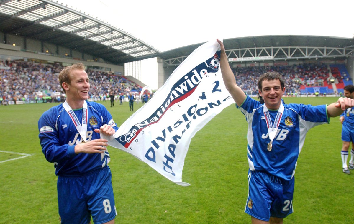 LaticsOfficial's tweet photo. 👏 Our very best wishes to Leighton Baines on a first class career!

💙 Good luck to our former left back for the future!

#wafc 🔵⚪️💚 https://t.co/gd5vqIQf1U