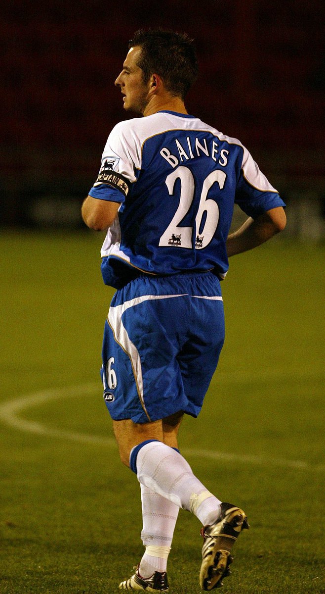 LaticsOfficial's tweet photo. 👏 Our very best wishes to Leighton Baines on a first class career!

💙 Good luck to our former left back for the future!

#wafc 🔵⚪️💚 https://t.co/gd5vqIQf1U