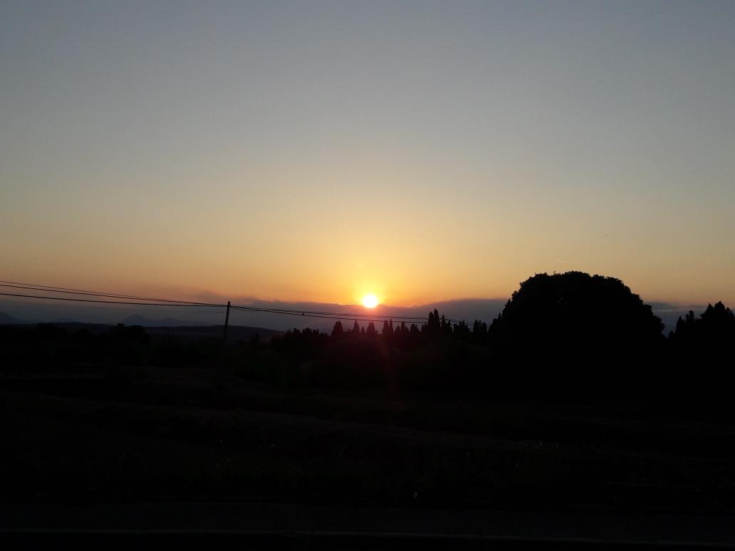 Mireiacc1's tweet photo. Posta de sol desde Perelada - Figueres #eltempstv3 https://t.co/CIL8G05PK7