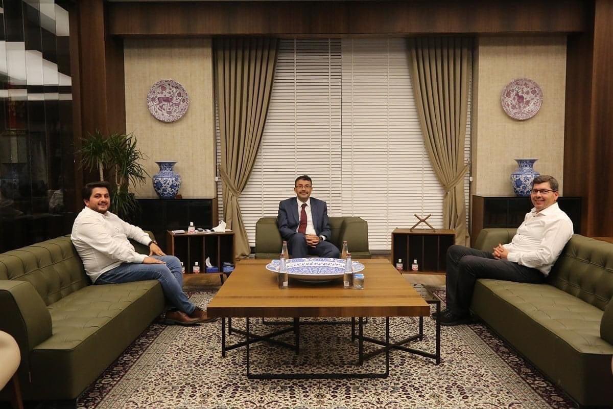 18 Haziran da göreve başlayan Sayın Kütahya Valisi Ali ÇELİK’i değerli ortağım ve kardeşim <a href="/hakkihoca/">Hakkı ŞAHİN</a> ile birlikte makamında ziyaret ettik.
Sayın Valimiz 1993 yılında Boğaziçi Kurumlarının öğrencisi olduğunu belirterek bizleri gururlandırdı.

Valimize görevinde başarılar dileriz.