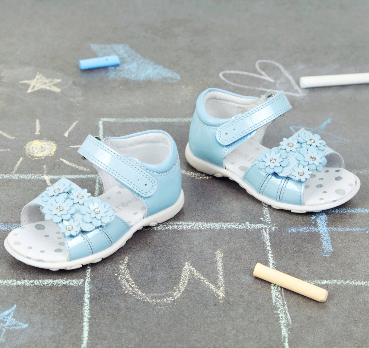 CharlesClinkard's tweet photo. All the pastel hues to give us a weekend mood boost π
Let their style flourish in the playtime-friendly Start-Rite Bloom sandals. Shop now in our huge SALE! πΌ
Take A Look: https://t.co/04NjeANma9
#StartRite #TheRiteWay https://t.co/jV17zYrBBM
